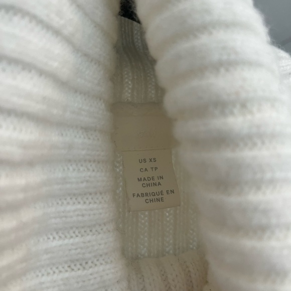 H&M Ribbed Turtleneck with Exaggerated Collar, XS - Picture 2 of 3